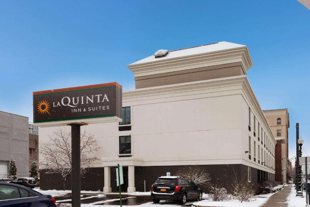 La Quinta by Wyndham Jamestown - image 4