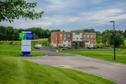 Holiday Inn Express & Suites Jamestown an IHG Hotel - image 6