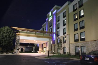 Holiday Inn Express Janesville-I-90 & US Highway 14 an IHG Hotel - image 14