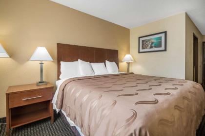 Quality Inn - image 10