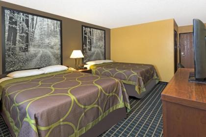 Super 8 by Wyndham Janesville - image 3