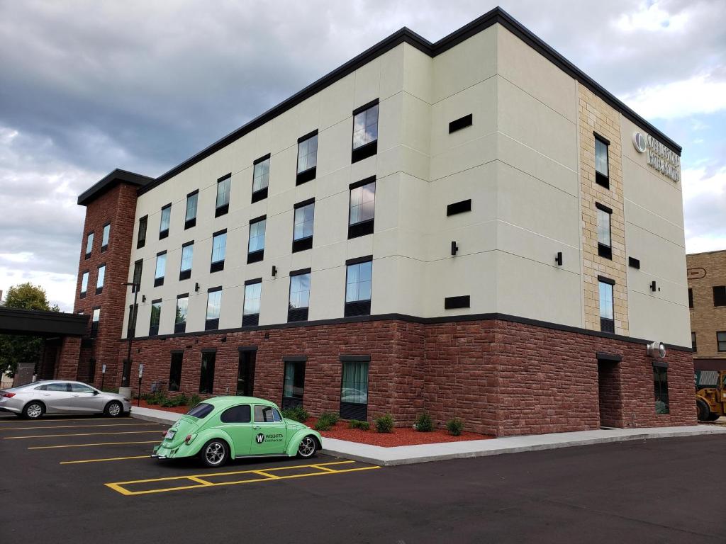 Cobblestone Hotel & Suites - Janesville - image 2