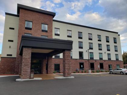 Cobblestone Hotel & Suites - Janesville - image 3