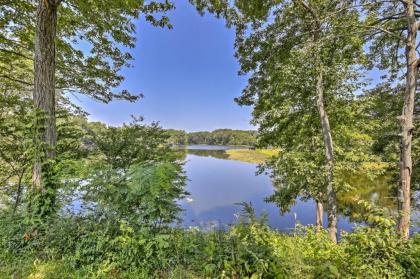 Shakamak Getaway - Cozy Jasonville Cabin with Deck! - image 15