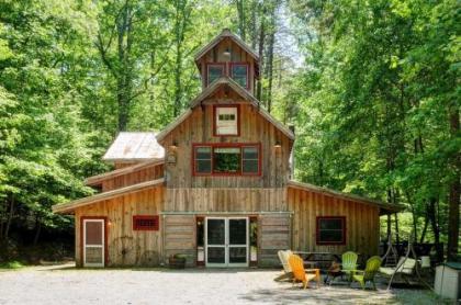 Jasper 7 timbers Cabin on 15 Acres with a Creek