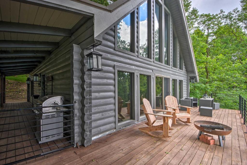 Luxe Jasper Cabin with Deck and Blue Ridge Mtn Views! - main image