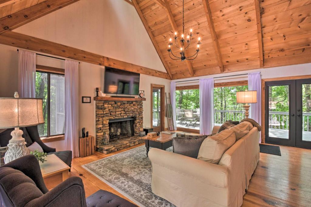 Big Canoe Cabin with Porch and Amenity Access - image 4