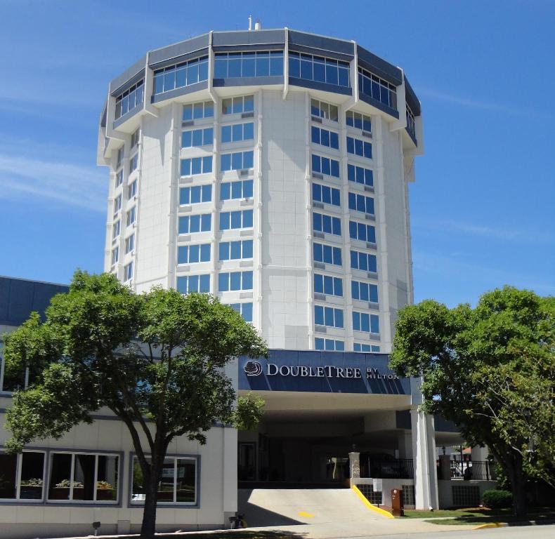 DoubleTree by Hilton Jefferson City - main image