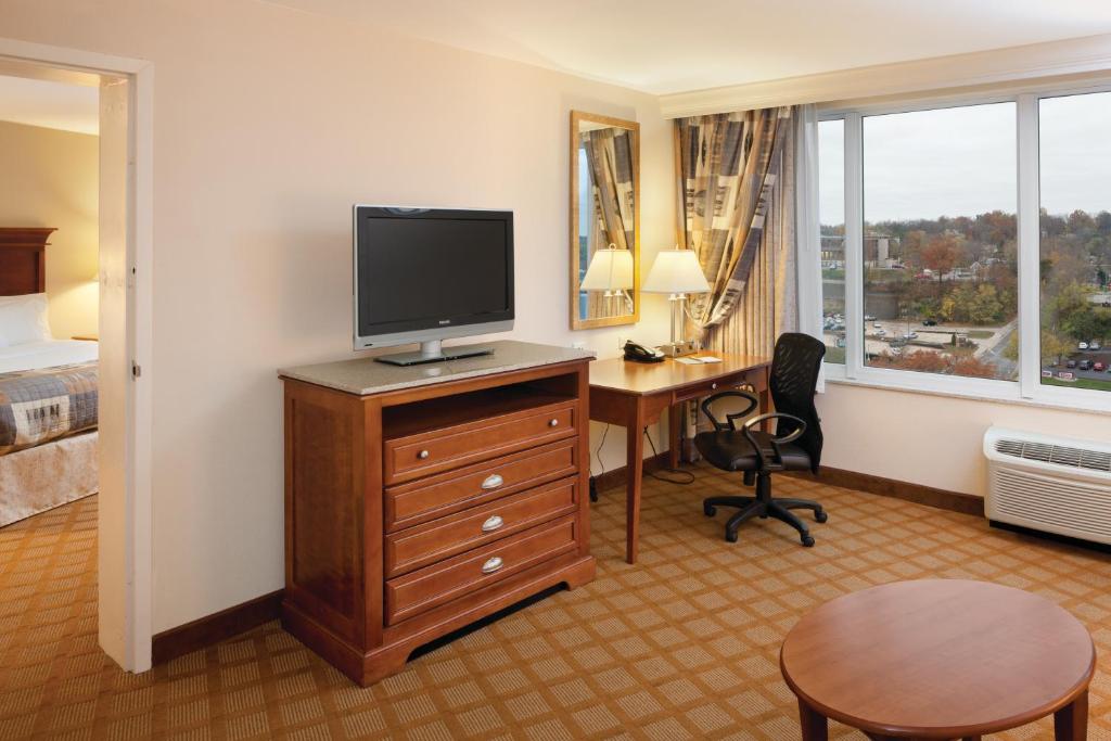 DoubleTree by Hilton Jefferson City - image 3