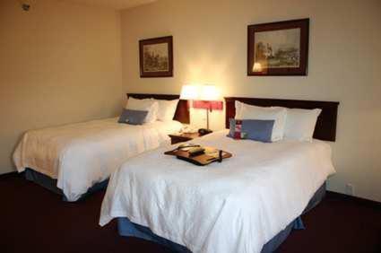 Hampton Inn Jefferson City at Capital Mall - image 7