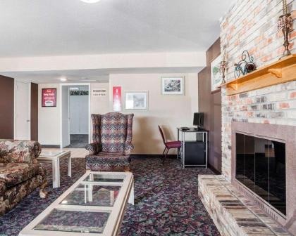 Econo Lodge Jefferson City - image 9