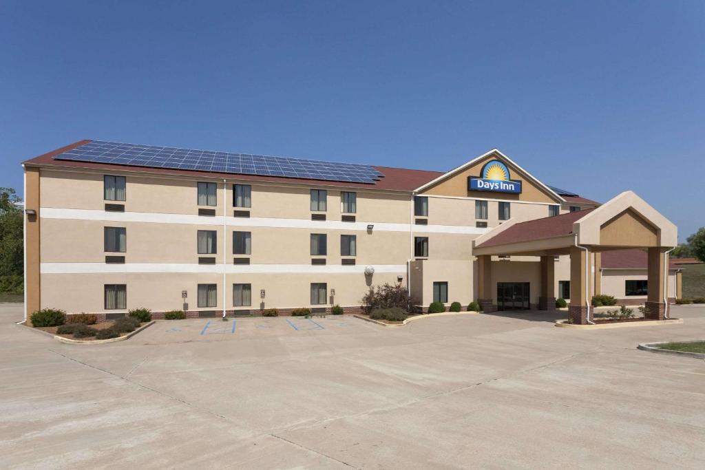 Days Inn by Wyndham Jefferson City - main image