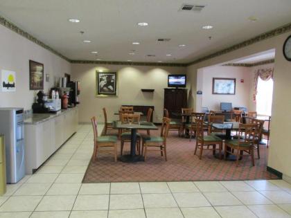 Days Inn by Wyndham Jefferson City - image 13