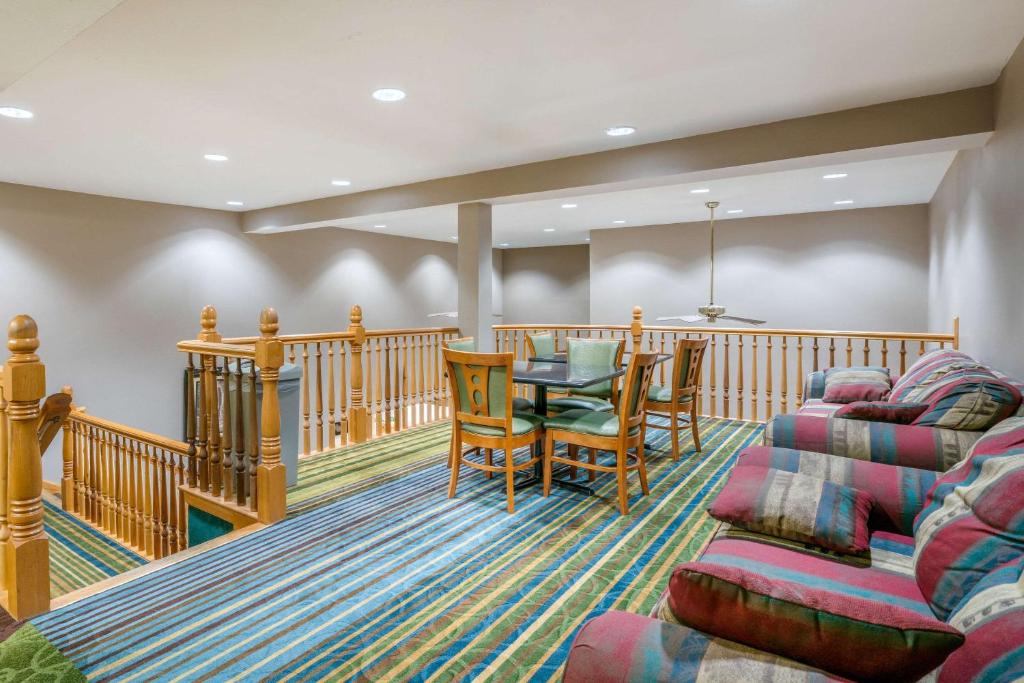 Quality Inn & Suites - Jefferson City - image 6