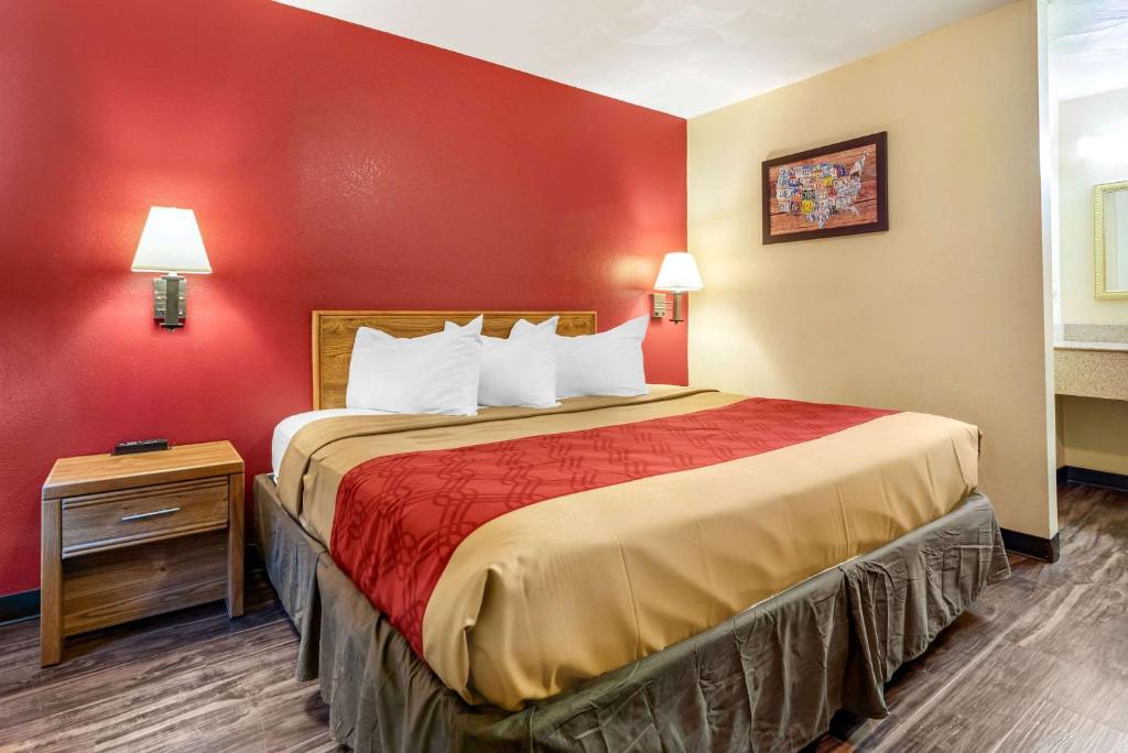 Econo Lodge - main image