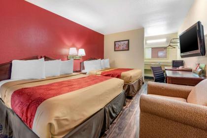 Econo Lodge - image 14