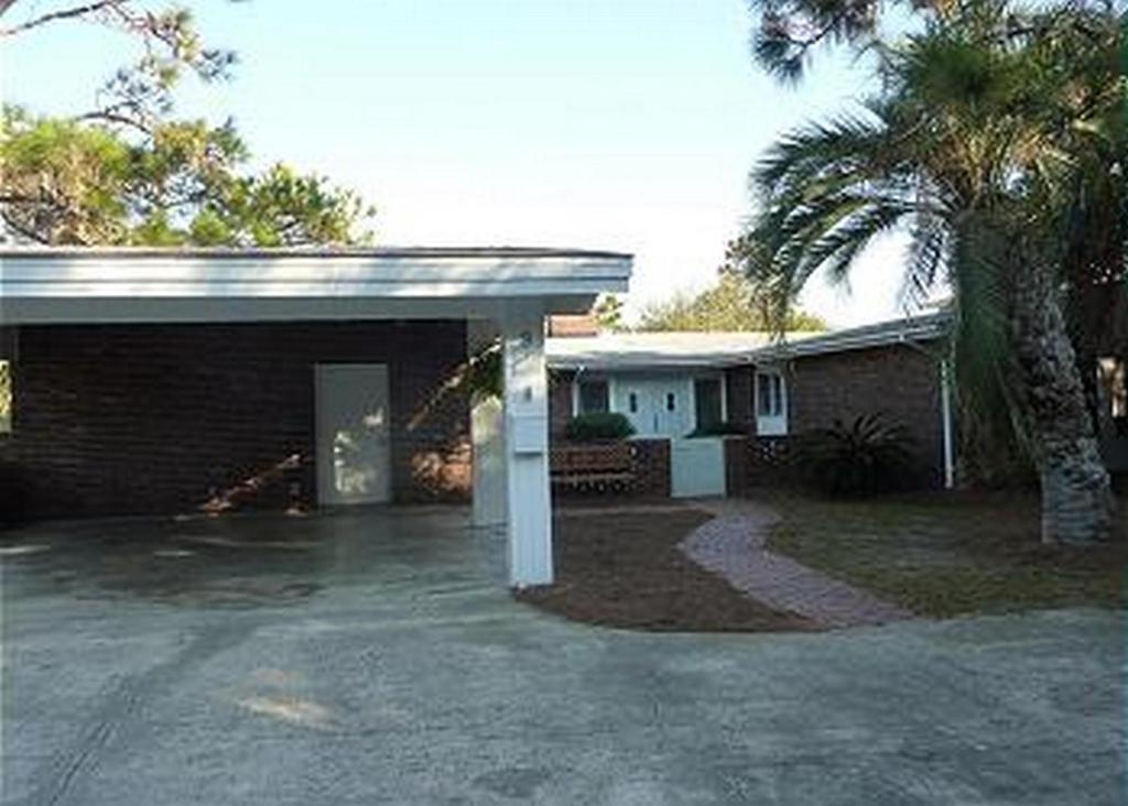 A BEACHFRONT PALM HOUSE by Jekyll Realty - image 2