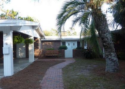 A BEACHFRONT PALM HOUSE by Jekyll Realty - image 8