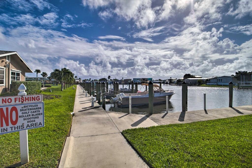 Jensen Beach Cottage with Marina and Beach Access! - image 3