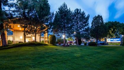 Best Western Sawtooth Inn and Suites - image 1
