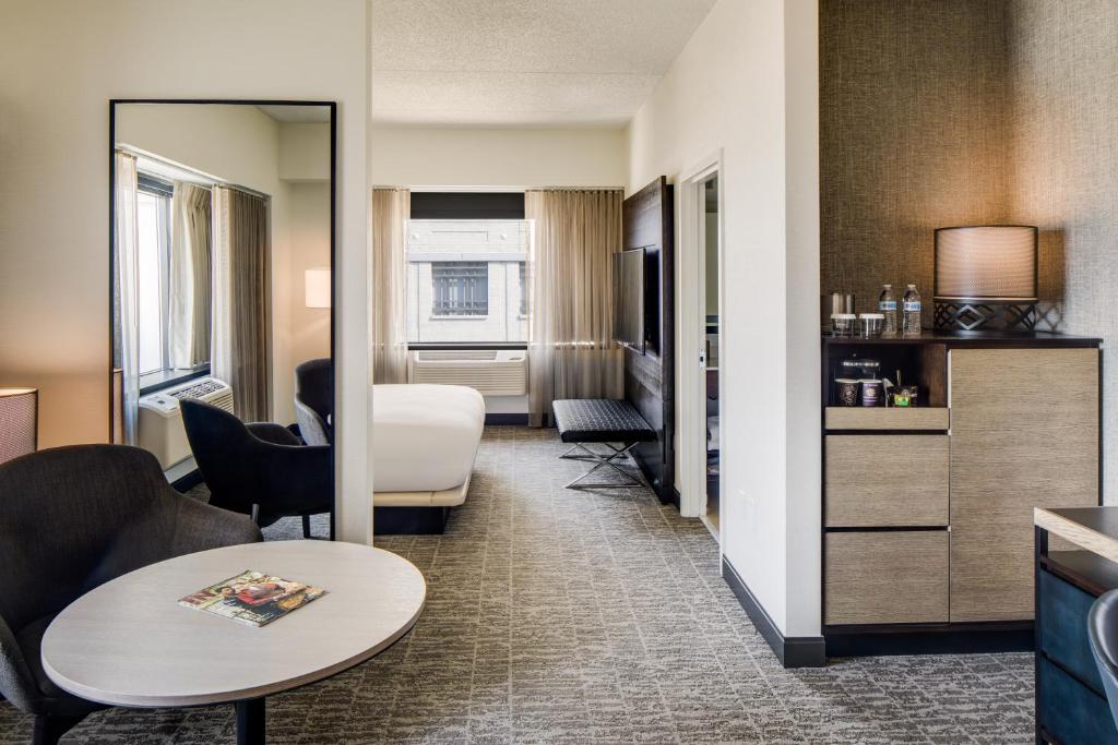 DoubleTree by Hilton Hotel & Suites Jersey City - main image