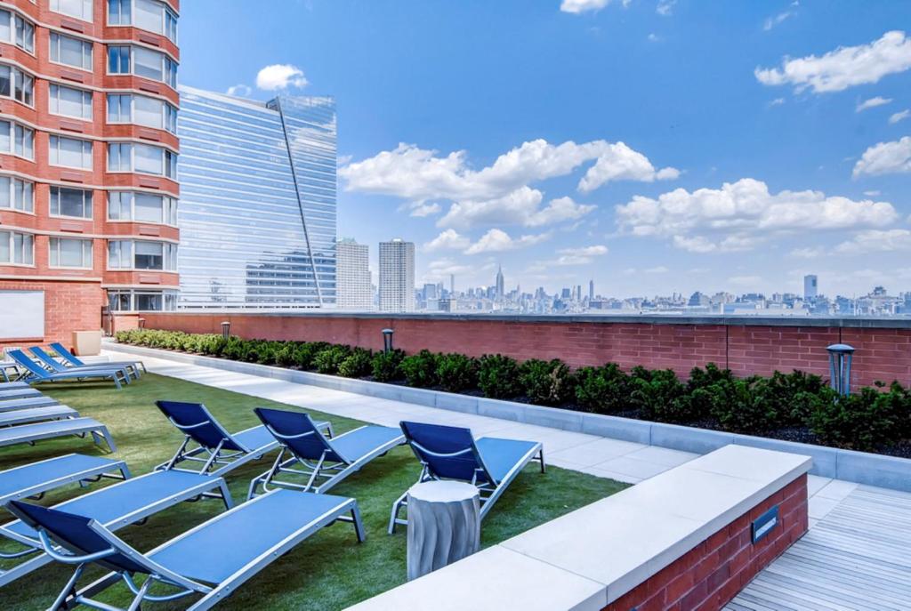 Bluebird Suites in Jersey City - main image