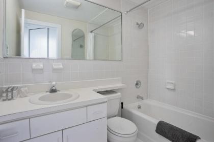 SUNNY 3BR/2BA APT **MIN TO NYC** - image 9