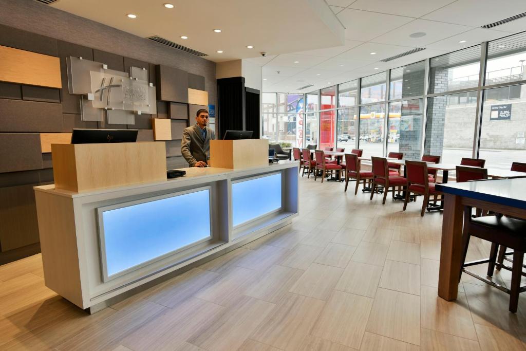 Holiday Inn Express & Suites - Jersey City - Holland Tunnel an IHG Hotel - image 4