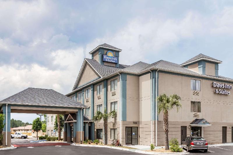 Days Inn by Wyndham Jesup - image 2