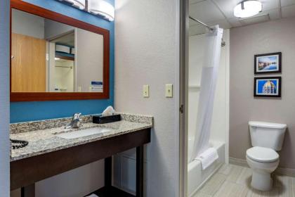 Comfort Inn - image 10