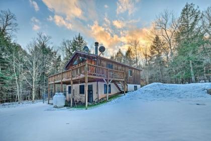 Jewett Cabin with Viewing Deck   10 mins to Skiing Jewett New York