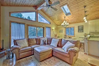 Jewett Cabin with Viewing Deck - 10 Mins to Skiing! - image 11