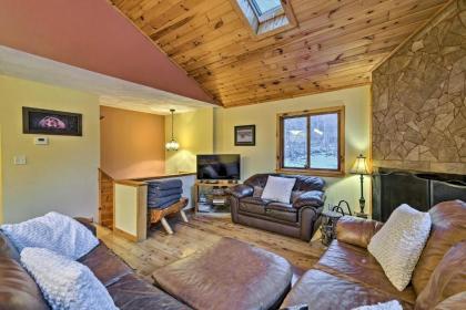 Jewett Cabin with Viewing Deck - 10 Mins to Skiing! - image 4