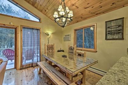 Jewett Cabin with Viewing Deck - 10 Mins to Skiing! - image 9