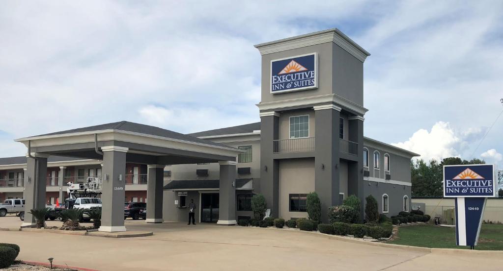 Executive Inn and Suites Joaquin - main image