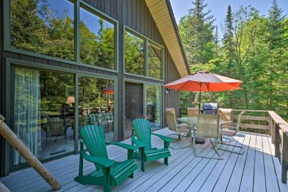 Thirteenth Lake Chalet with Deck Walk to Water! - image 12