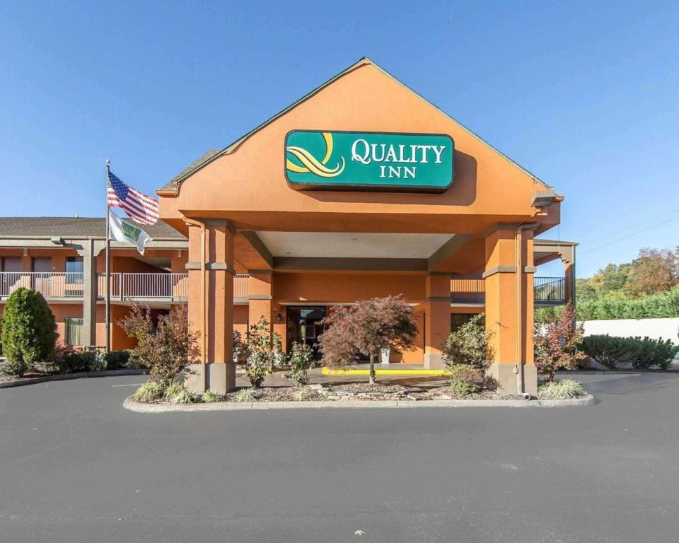 Quality Inn Johnson City - image 2