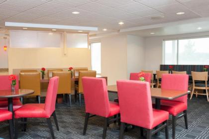 TownePlace Suites Des Moines Urbandale - image 9