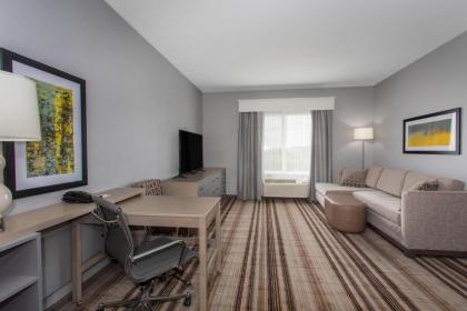 Hawthorn Suites by Wyndham Loveland - image 5