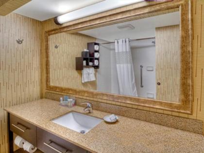 Hampton Inn Johnstown - image 12