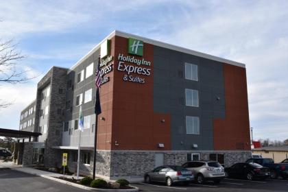 Holiday Inn Express & Suites an IHG Hotel - image 8