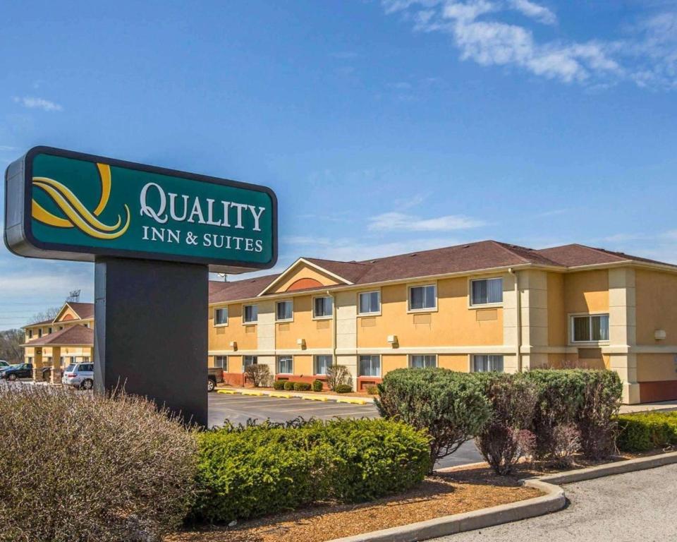 Quality Inn and Suites South Joliet - main image