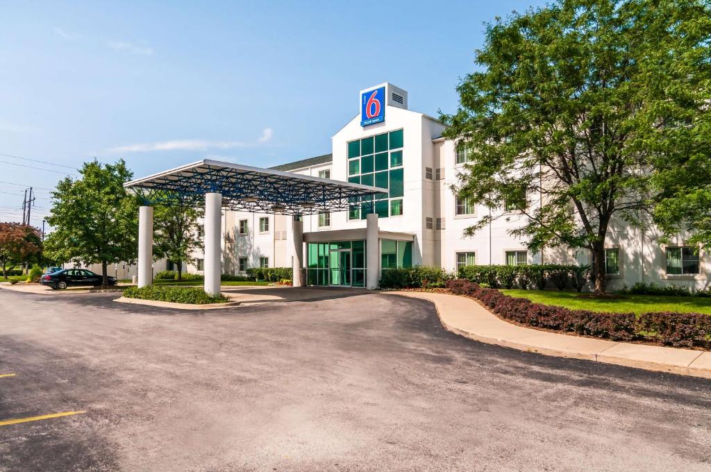 Motel 6-Joliet IL - Chicago - I-55 - image 2