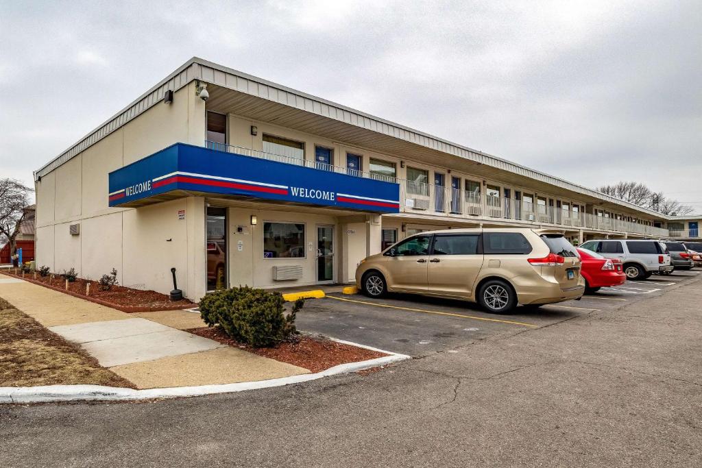 Motel 6-Joliet IL - I-80 - main image