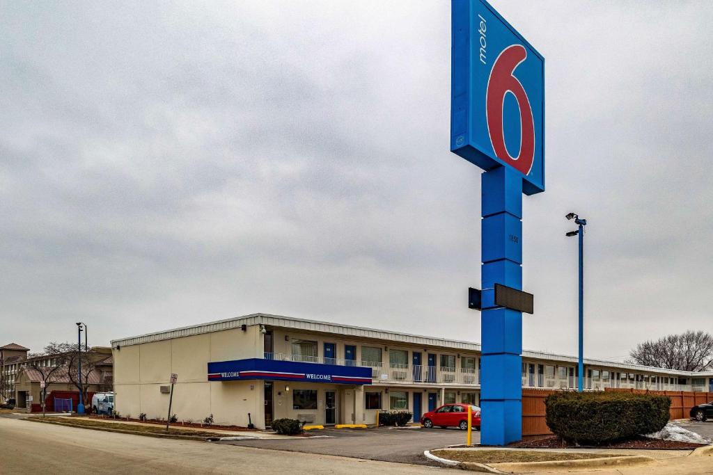 Motel 6-Joliet IL - I-80 - image 7