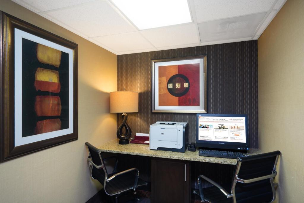 Hampton Inn Jonesboro - image 5