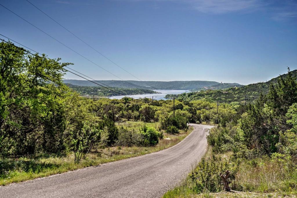 Cozy Jonestown Home Less Than 1 Mile From Lake Travis! - image 3