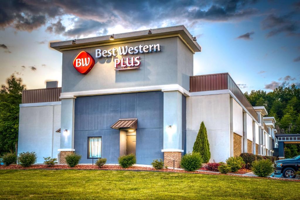 Best Western Plus Yadkin Valley Inn & Suites - main image