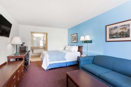 Hamilton Inn - image 12