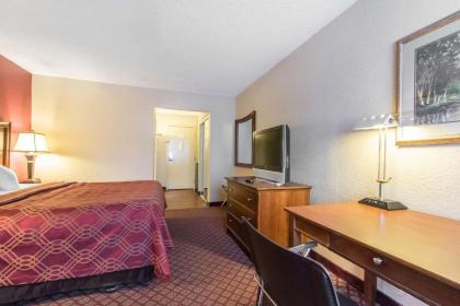 Econo Lodge Inn & Suites Joplin - image 13